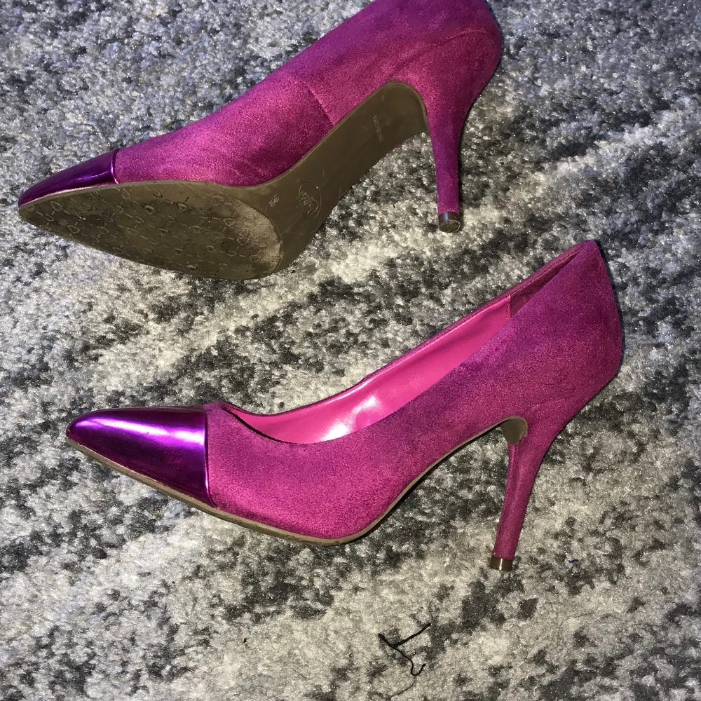 Heels - Picture 2 of 4